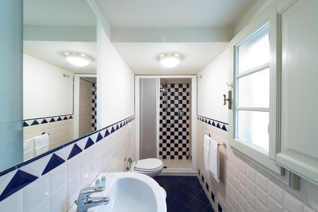 Hotel Palazzo Piazza Mazzini Pescia Zimmer foto
