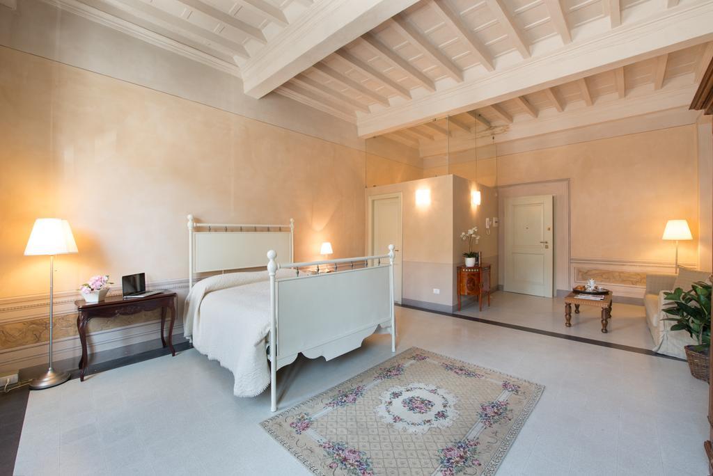 Hotel Palazzo Piazza Mazzini Pescia Zimmer foto